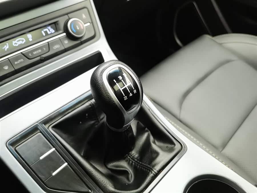 GEELY Emgrand 2018 car image #14
