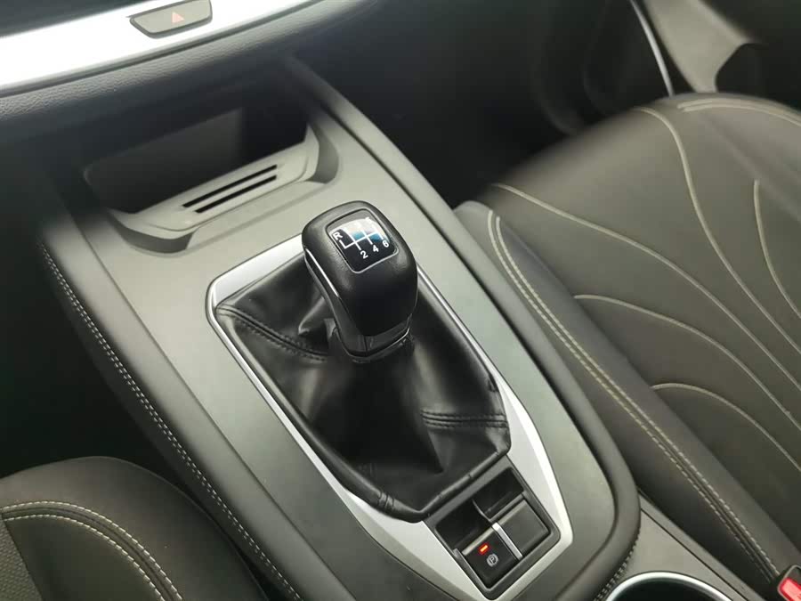 X70M 2022 car image #14