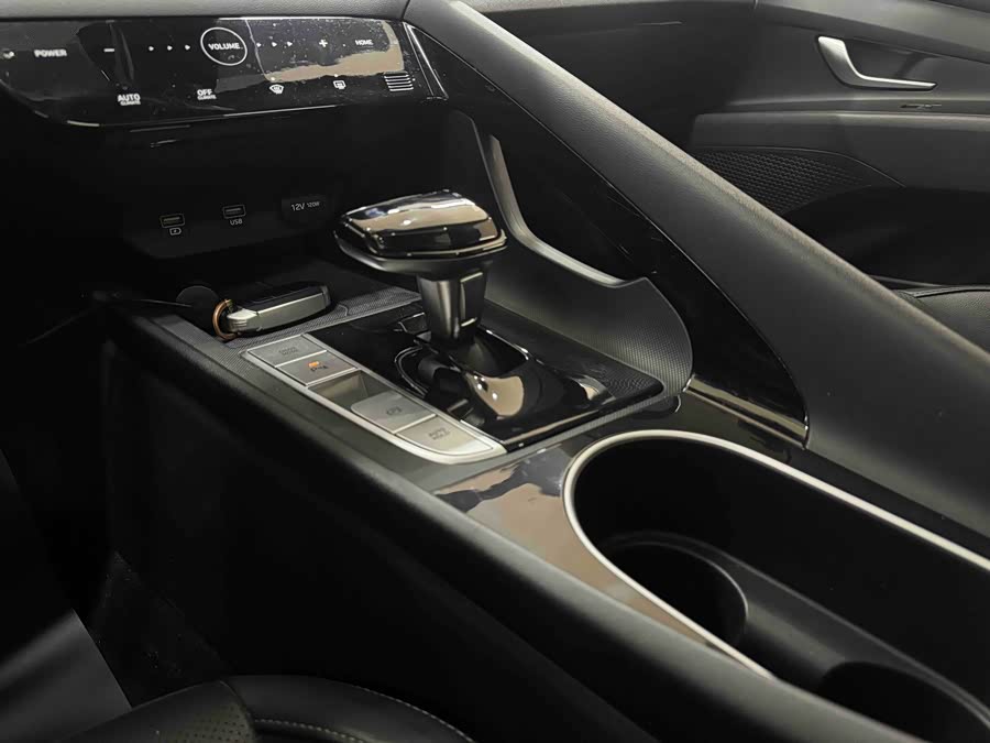 Hyundai Elantra 2022 immagine di auto #14