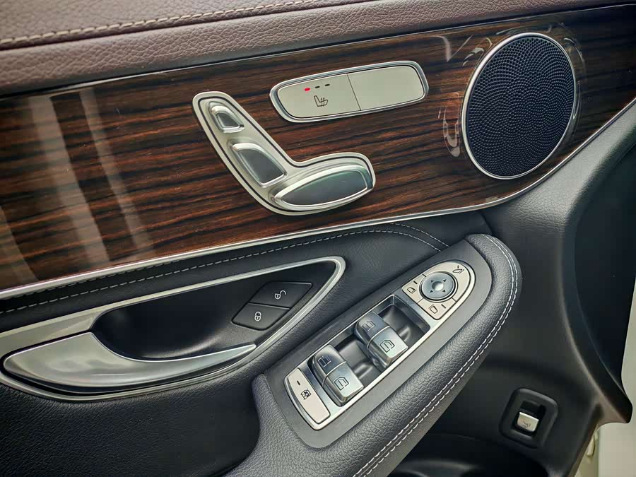 Mercedes-Benz GLC Class 2018 صورة سيارة #14