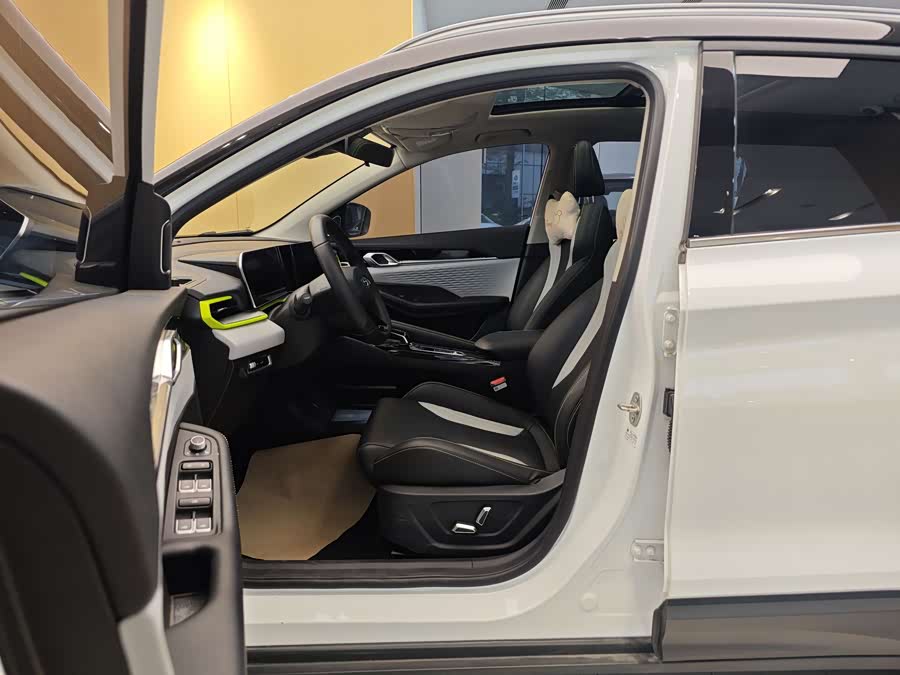 GEELY Coolray 2022 #14 GEELY Coolray 2022 car image #14