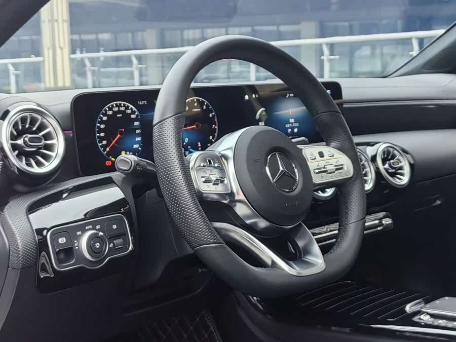 Mercedes-Benz A Class 2023 immagine di auto #14