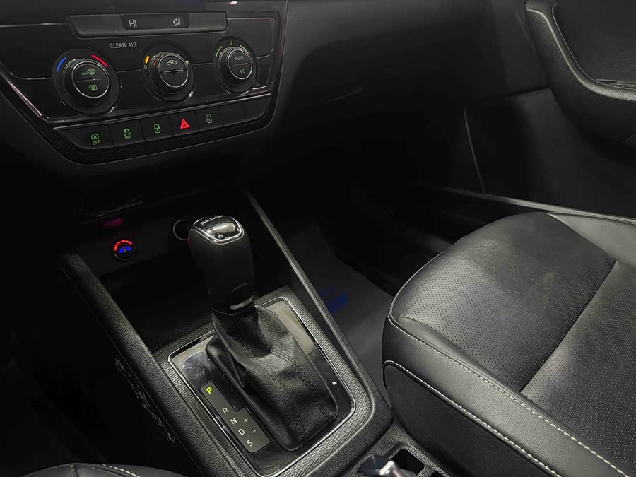 Skoda Kamiq 2021 imagem de carro #14