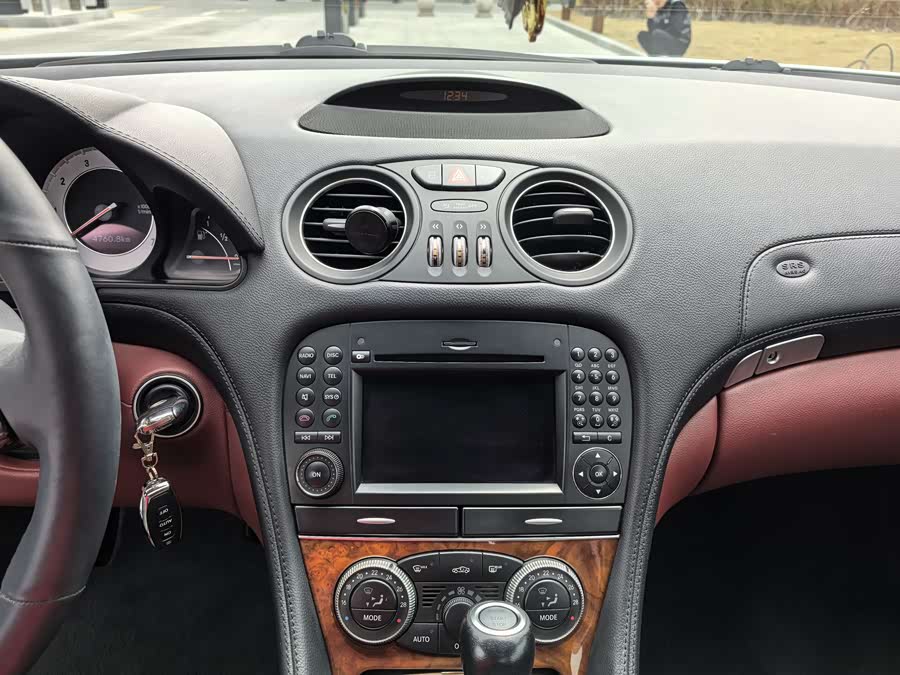 Mercedes-Benz SL Class 2010 immagine di auto #14