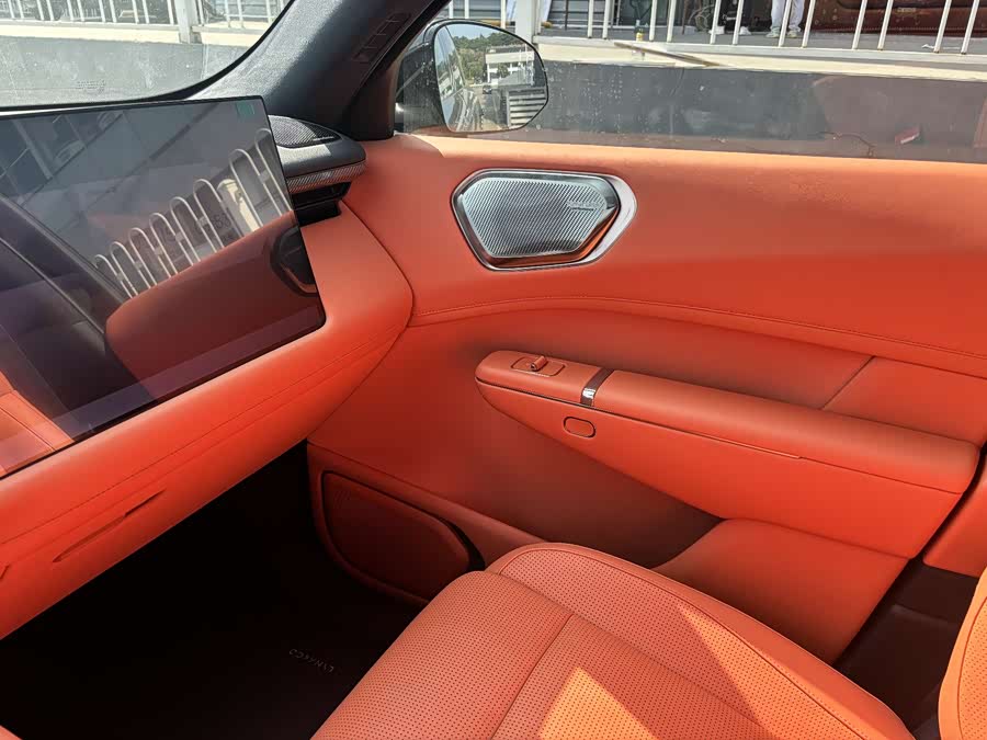 Lynk & Co 900 2025 car image #14