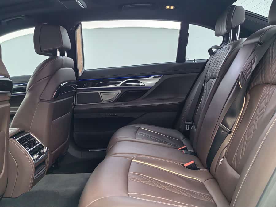 BMW 7 Series 2022 car image #14