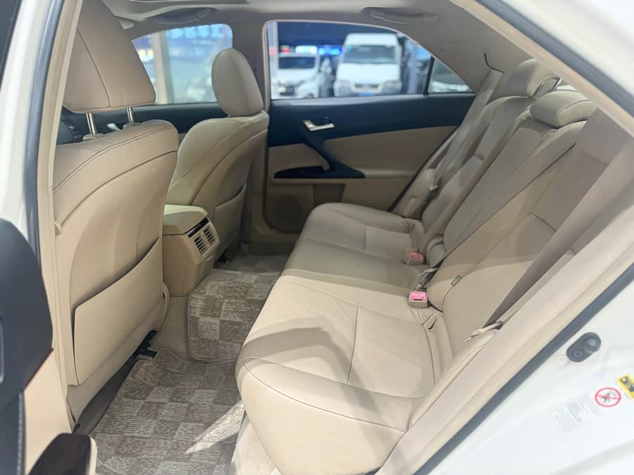 Toyota Reiz 2013 immagine di auto #14