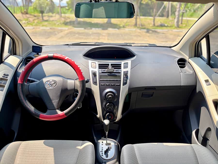 Yaris 2011 immagine di auto #14