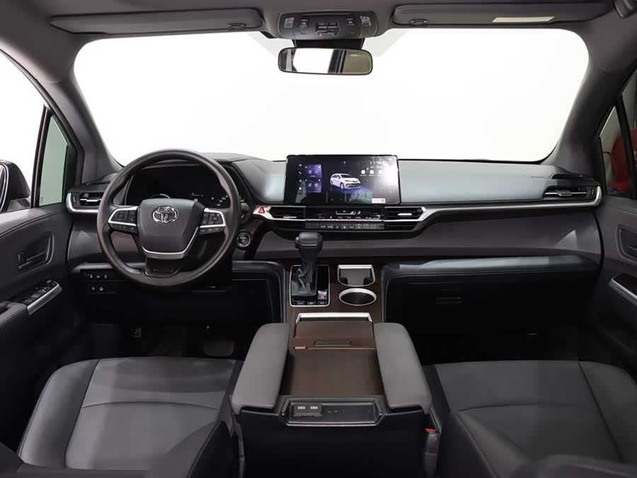 Toyota Granvia 2025 car image #14