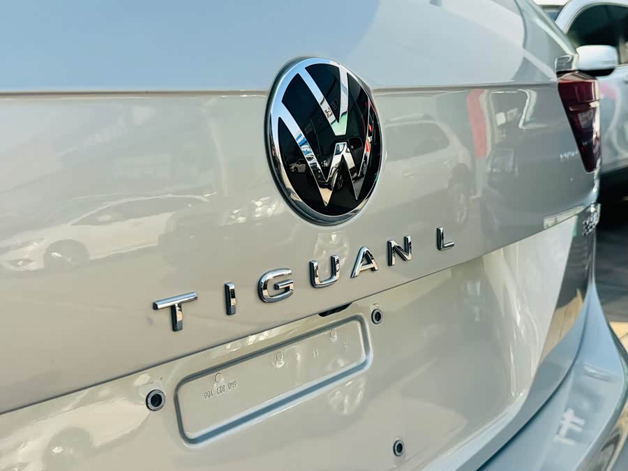 Volkswagen Tiguan L 2021 car image #14