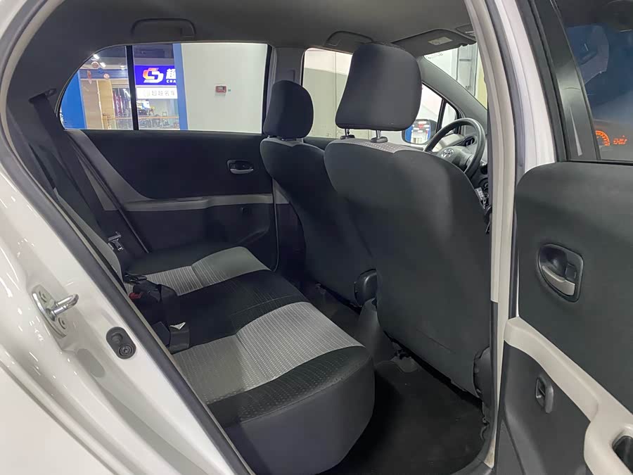 Yaris 2012 immagine di auto #14