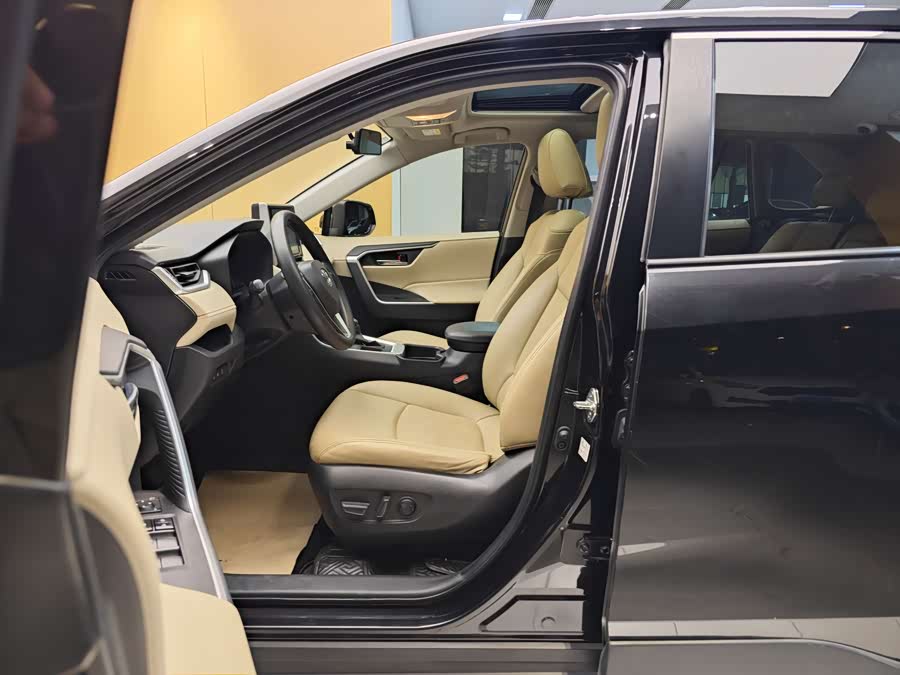 Toyota RAV4 2020 car image #14