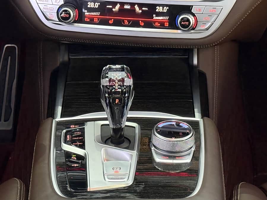 BMW 7 Series 2020 car image #14