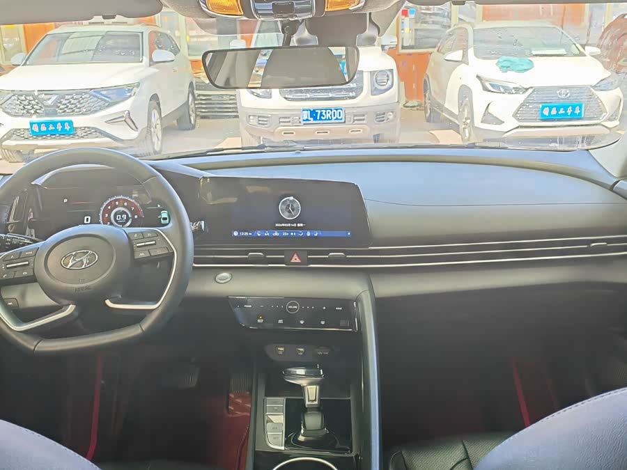 Hyundai Elantra 2023 immagine di auto #14