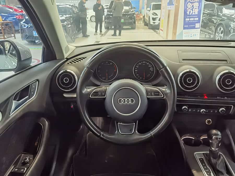 Audi A3 2018 car image #14