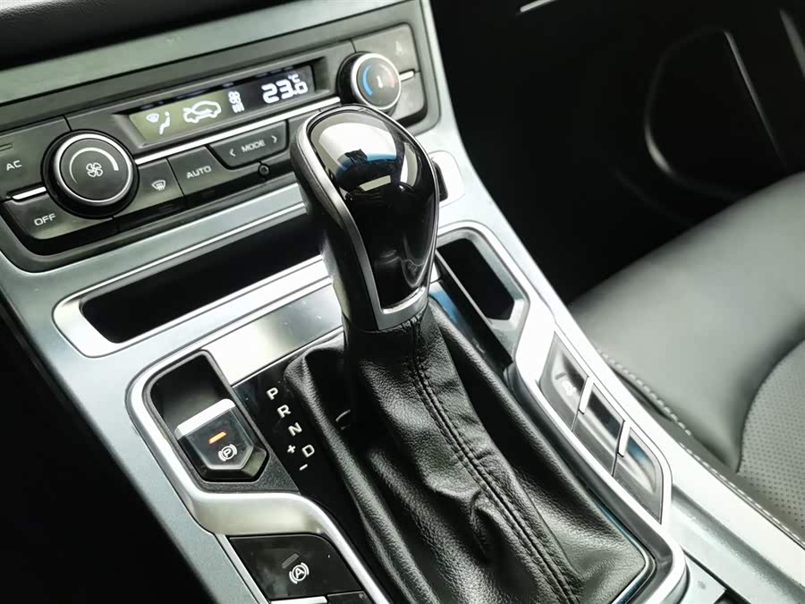 GEELY Emgrand 2019 car image #14