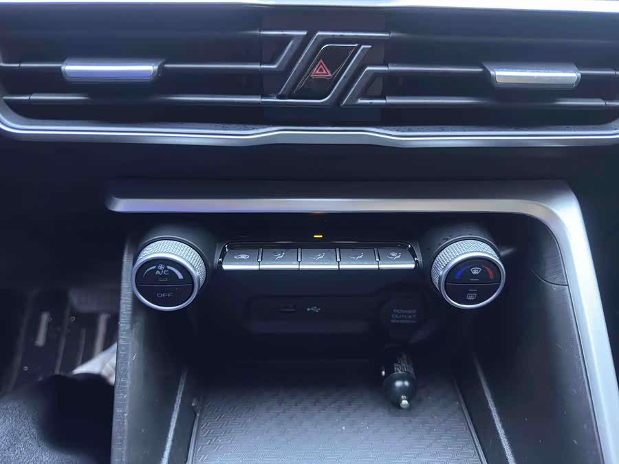 GEELY Coolray 2021 car image #14