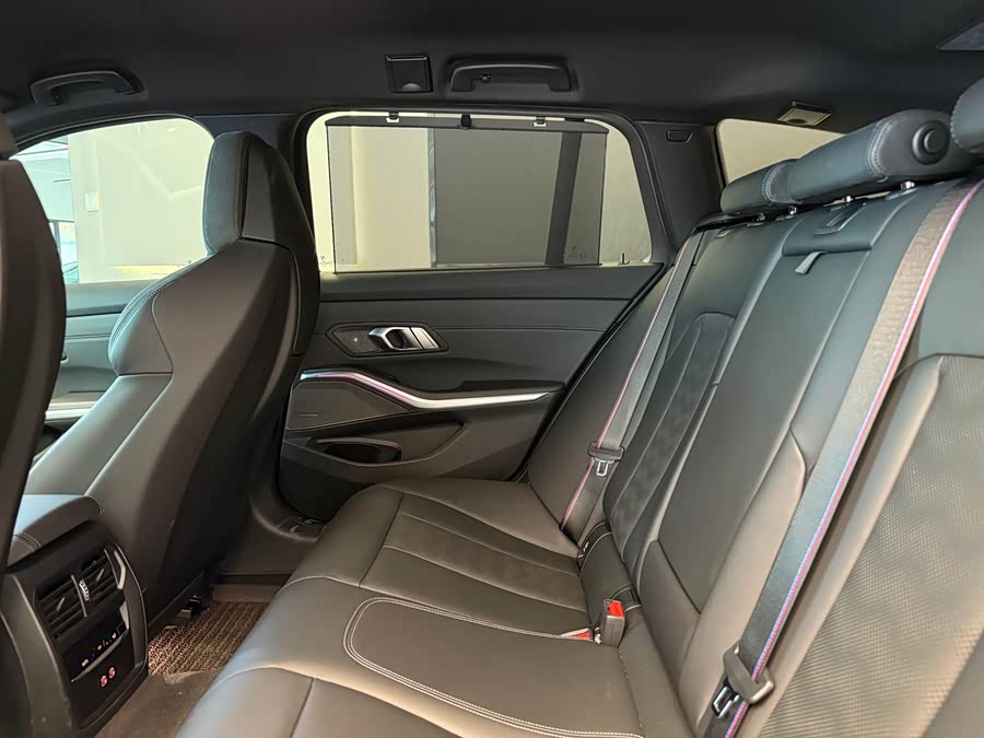 BMW M3 2025 imagem de carro #14