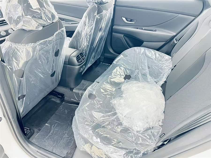 Hyundai Elantra imagen de coche #14