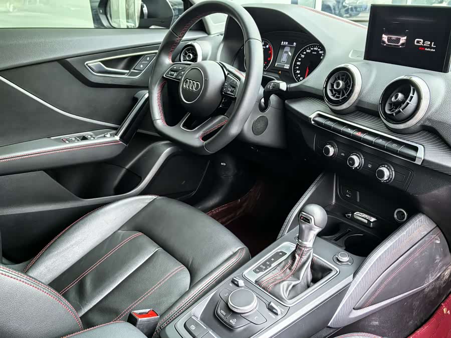 Audi Q2L 2024 imagem de carro #14