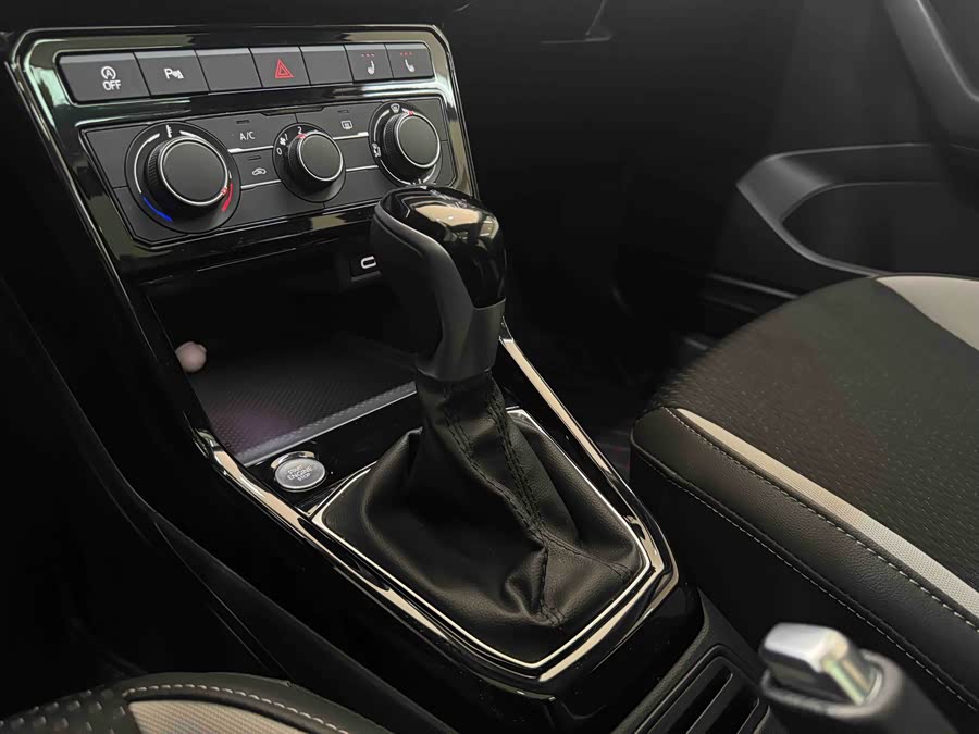 Volkswagen Tacqua 2022 car image #14