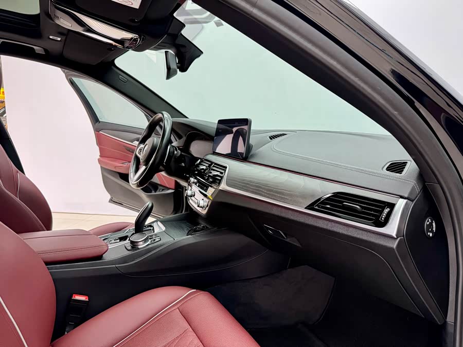 BMW 5 Series 2020 immagine di auto #14