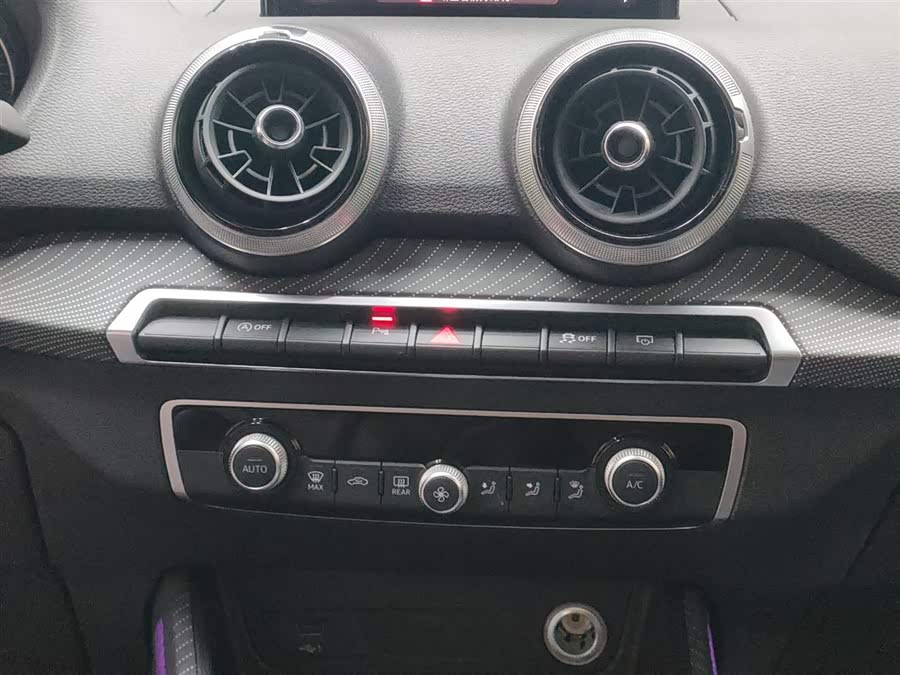 Audi Q2L 2024 صورة سيارة #14