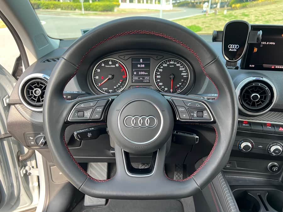 Audi Q2L 2023 صورة سيارة #14