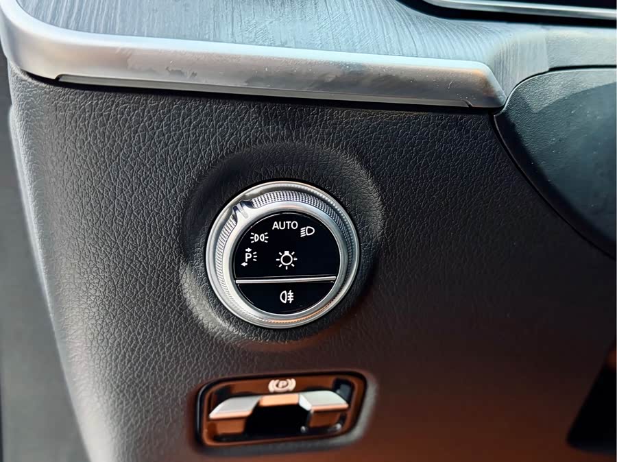 Mercedes-Benz C Class 2022 car image #14