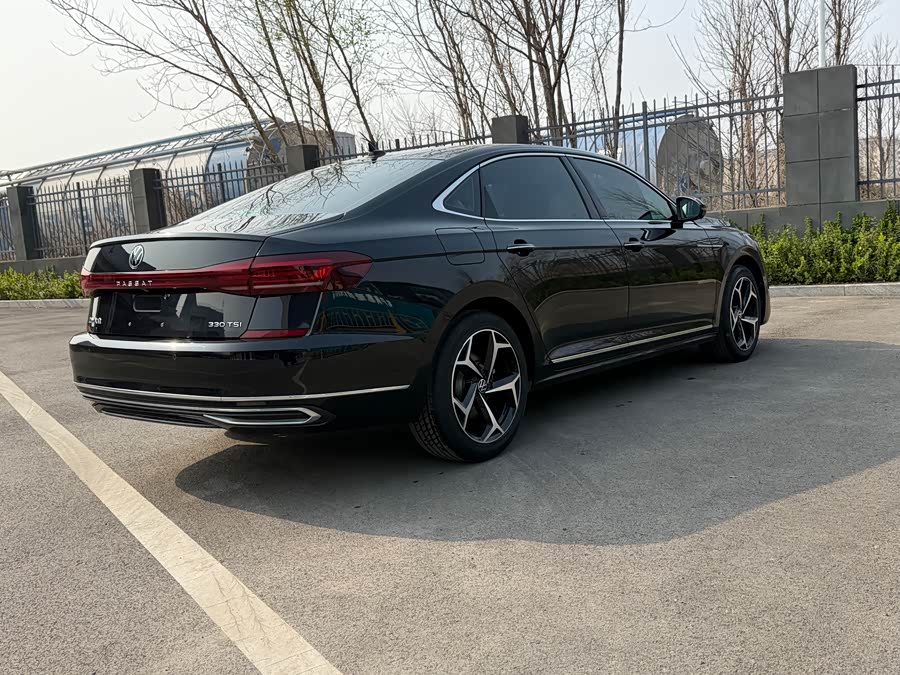 Volkswagen Passat 2023 صورة سيارة #14