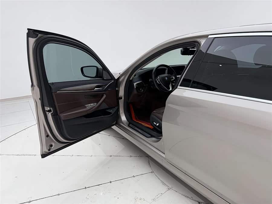 BMW 5 Series 2018 imagem de carro #14