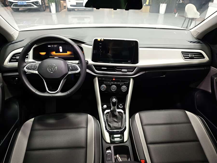 Volkswagen T-Roc 2023 car image #14