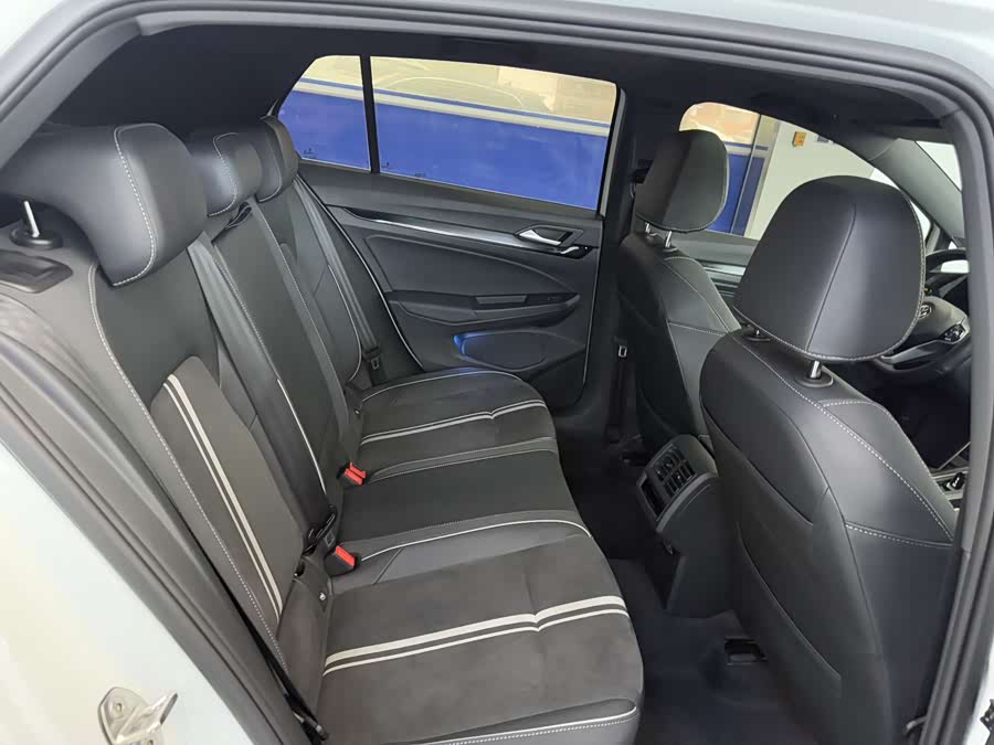 Volkswagen Golf 2022 car image #14