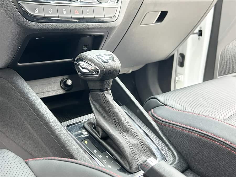 Skoda Kamiq 2023 immagine di auto #14