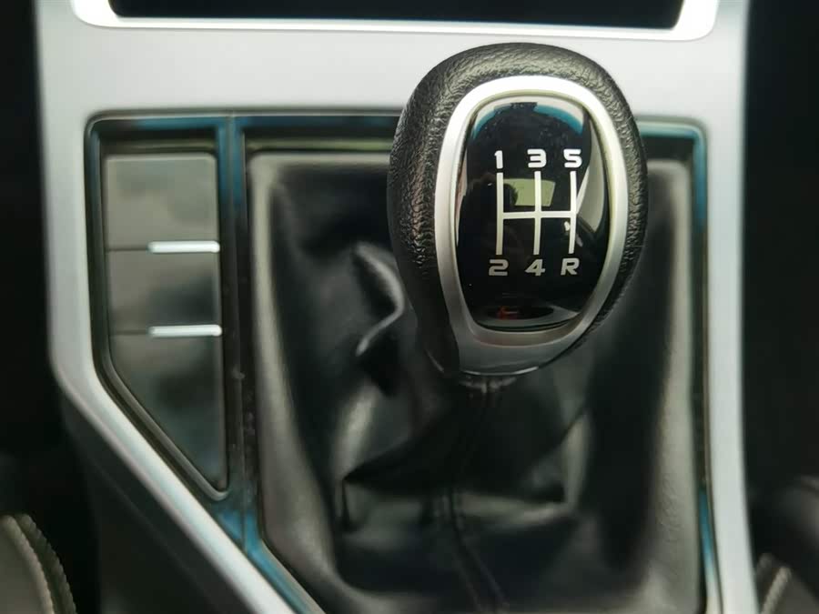 GEELY Emgrand 2018 car image #14