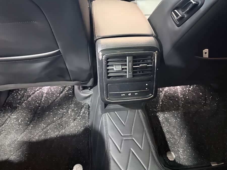 Volkswagen Passat 2022 صورة سيارة #14