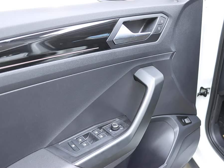 Volkswagen T-Roc 2020 car image #14