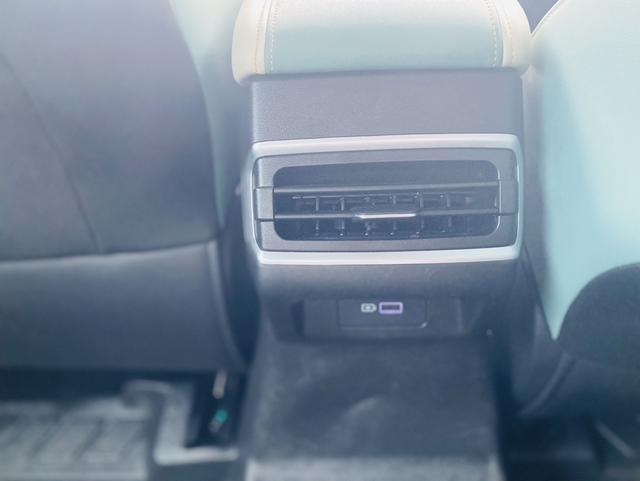 GEELY Emgrand L HiP 2023 immagine di auto #14