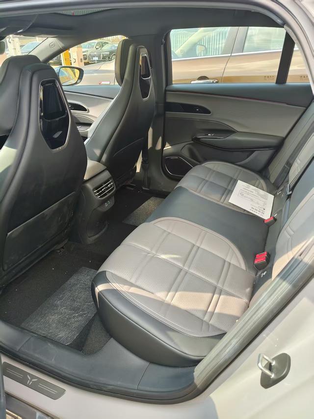 HongQi EH7 2024 #14 HongQi EH7 2024 car image #14