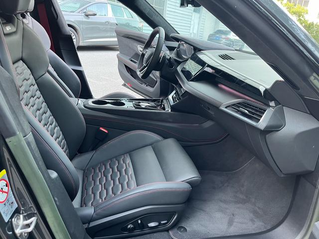 Audi RS e-tron GT 2023 immagine di auto #14