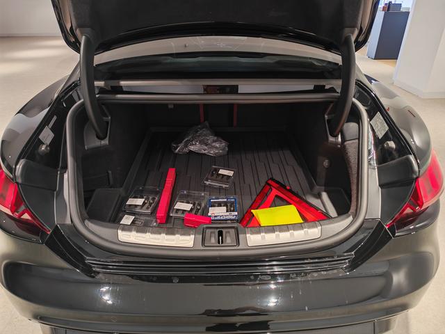 Audi RS e-tron GT 2025 #14 Audi RS e-tron GT 2025 car image #14