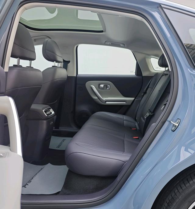 零跑汽车 零跑B01 2025 汽车图片 #14