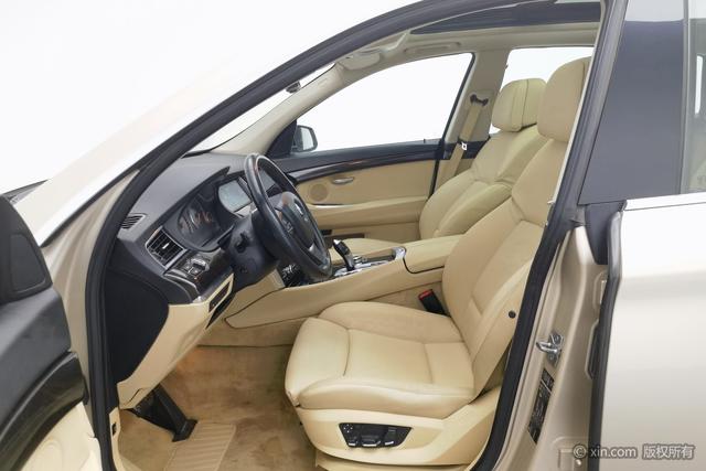 BMW 5 Series GT 2011 immagine di auto #14