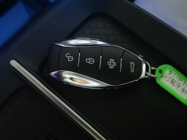 HongQi EH7 2025 #14 HongQi EH7 2025 car image #14