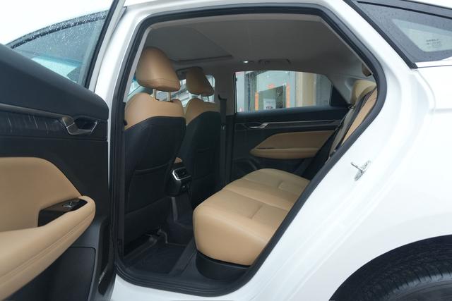 GEELY Emgrand L HiP 2024 immagine di auto #14