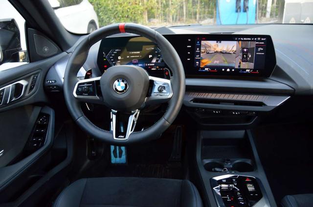 BMW 2 Series immagine di auto #14