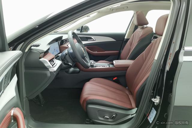 HongQi H5 PHEV 2025 #14 HongQi H5 PHEV 2025 car image #14