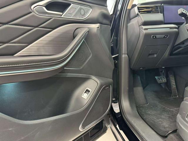 HongQi HS7 PHEV 2024 #14 HongQi HS7 PHEV 2024 car image #14