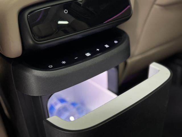 Xpeng X9 2024 immagine di auto #14