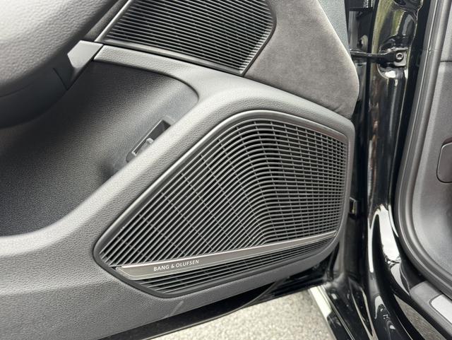 Audi S4 2018 car image #14